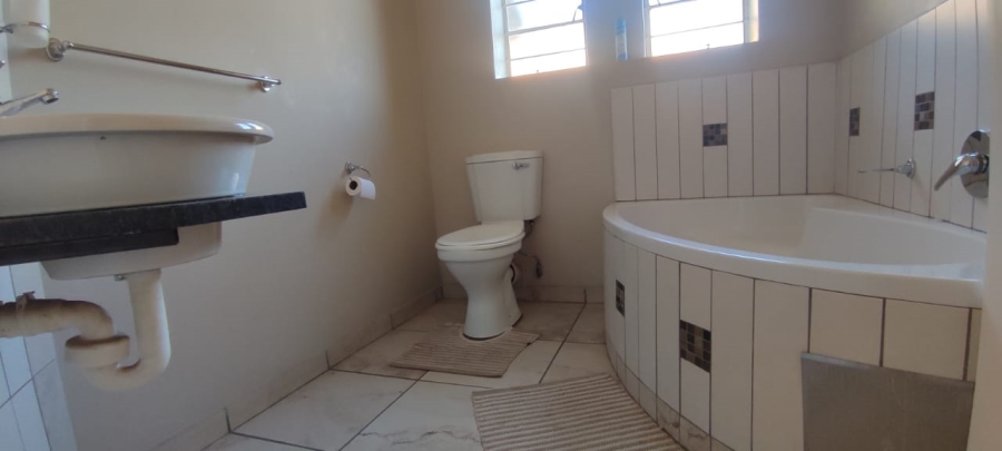 2 Bedroom Property for Sale in Waterval East North West